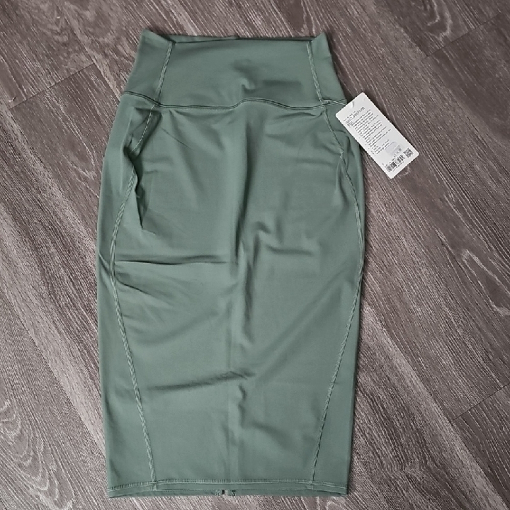 Lululemon NULU Slim Fit HR Skirt!! Sz 6, GREU! Gorgeous, Snatches U Innwts